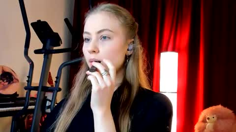 Ally    STREAMING ON TWITCH NOW Check my Twitter for updates online show from October 2, 2:43 am