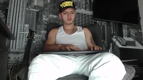 Miguel Angel online show from December 21, 4:30 am