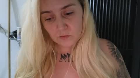 theauroramae -  online show from March 16, 1:31 am