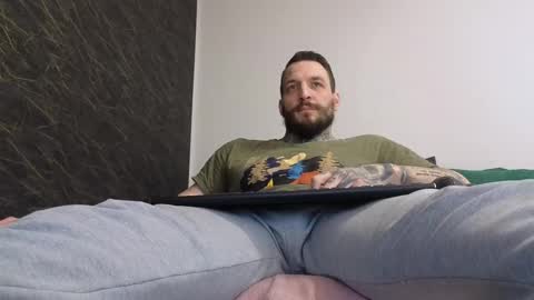 Snapshot of thebestmuscles chatting on March 2, 9:31 am John online show from March 2, 9:31 am