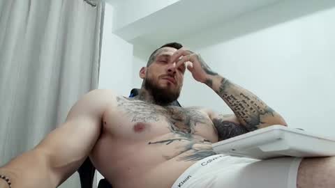 Snapshot of thebestmuscles chatting on September 20, 10:24 pm John online show from September 20, 10:24 pm