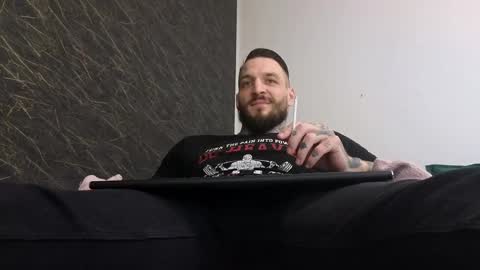 Snapshot of thebestmuscles chatting on March 12, 12:26 pm John online show from March 12, 12:26 pm