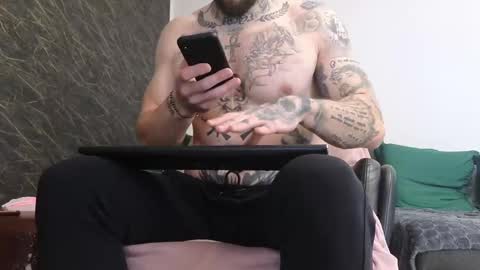 Snapshot of thebestmuscles chatting on March 5, 10:11 am John online show from March 5, 10:11 am