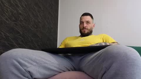 Snapshot of thebestmuscles chatting on March 8, 6:32 am John online show from March 8, 6:32 am