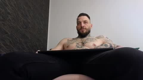Snapshot of thebestmuscles chatting on March 9, 7:34 am John online show from March 9, 7:34 am