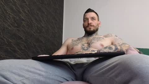Snapshot of thebestmuscles chatting on February 7, 11:01 am John online show from February 7, 11:01 am