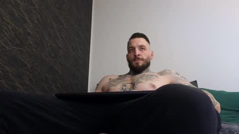 Snapshot of thebestmuscles chatting on March 5, 2:23 pm John online show from March 5, 2:23 pm