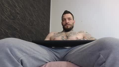 Snapshot of thebestmuscles chatting on February 23, 8:39 am John online show from February 23, 8:39 am