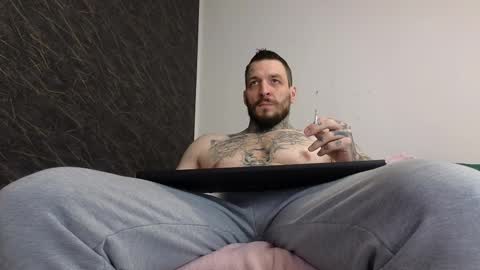 Snapshot of thebestmuscles chatting on February 13, 8:27 am John online show from February 13, 8:27 am