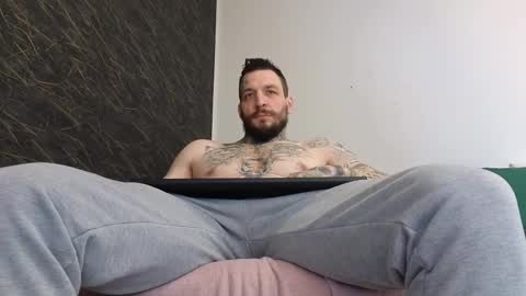 Snapshot of thebestmuscles chatting on February 25, 7:31 am John online show from February 25, 7:31 am
