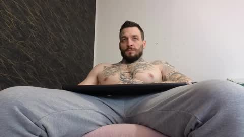 Snapshot of thebestmuscles chatting on February 20, 7:45 am John online show from February 20, 7:45 am