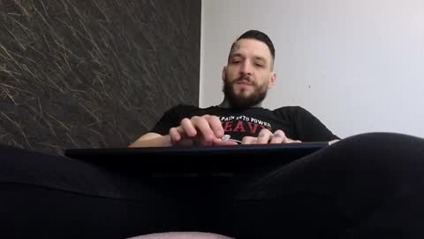 Snapshot of thebestmuscles chatting on March 12, 6:18 am John online show from March 12, 6:18 am