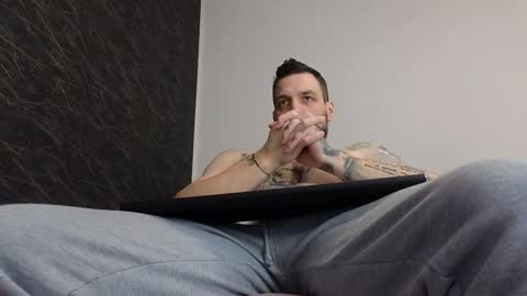 Snapshot of thebestmuscles chatting on February 17, 3:44 pm John online show from February 17, 3:44 pm