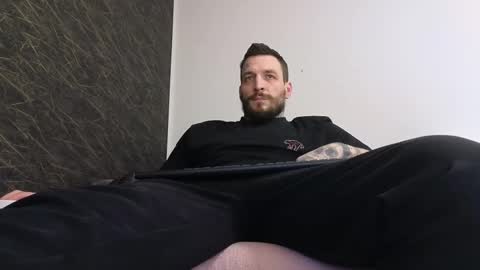 Snapshot of thebestmuscles chatting on February 27, 4:32 pm John online show from February 27, 4:32 pm