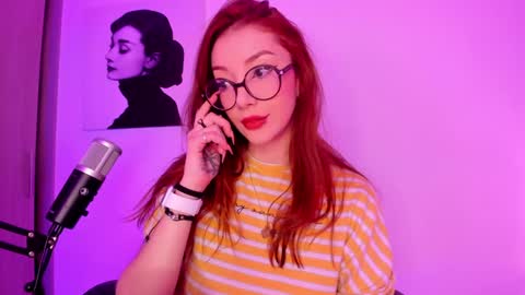Snapshot of thecosmicgirl chatting on January 22, 1:53 am Alicia Alikath online show from January 22, 1:53 am