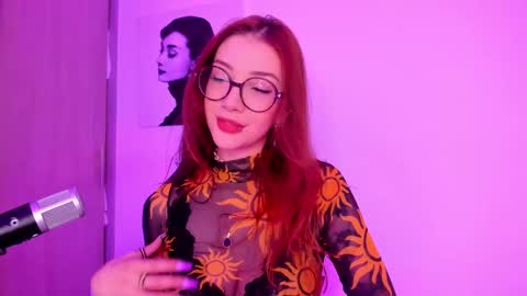 Snapshot of thecosmicgirl chatting on February 12, 12:27 am Alicia Alikath online show from February 12, 12:27 am