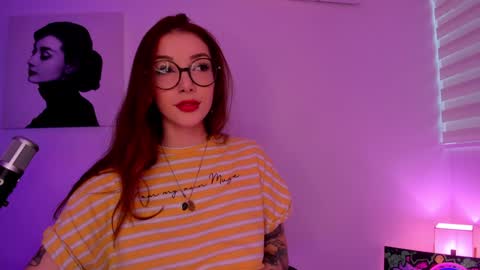 Snapshot of thecosmicgirl chatting on January 21, 10:51 pm Alicia Alikath online show from January 21, 10:51 pm