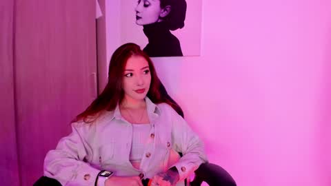 Snapshot of thecosmicgirl chatting on December 11, 1:47 am Alicia Alikath online show from December 11, 1:47 am