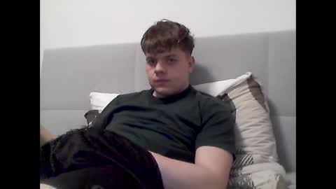 Snapshot of thecuteguy144949 chatting on January 22, 4:33 pm thecuteguy144949 online show from January 22, 4:33 pm