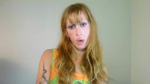 Snapshot of thedollxxxperience chatting on September 11, 9:05 pm Yolanda online show from September 11, 9:05 pm