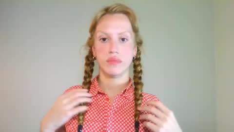 Snapshot of thedollxxxperience chatting on September 22, 6:45 pm Yolanda online show from September 22, 6:45 pm