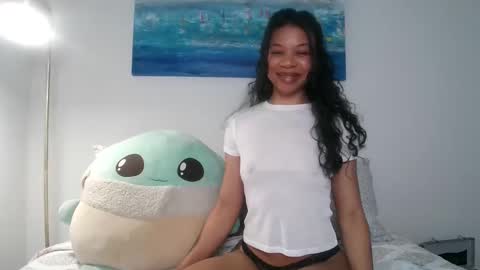 Pizzababe22 online show from February 24, 3:44 am