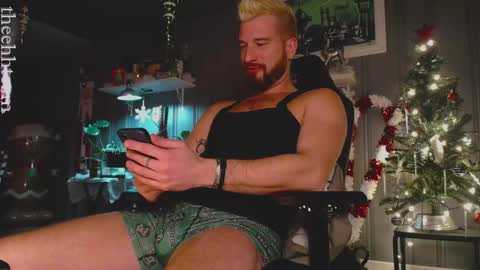 Snapshot of theehhteam chatting on December 25, 11:20 pm H online show from December 25, 11:20 pm