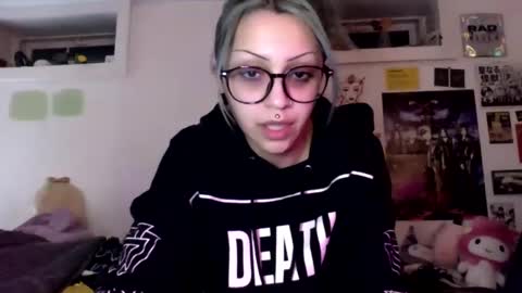 Snapshot of theeking_venus chatting on December 2, 2:02 am KIng Venus online show from December 2, 2:02 am