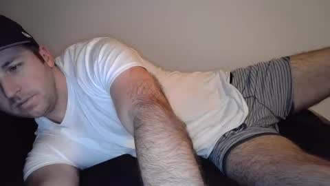 Snapshot of theetwohander chatting on March 11, 10:51 am Theetwohander online show from March 11, 10:51 am