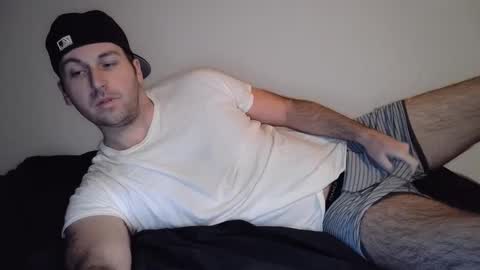 Snapshot of theetwohander chatting on March 5, 9:27 am Theetwohander online show from March 5, 9:27 am
