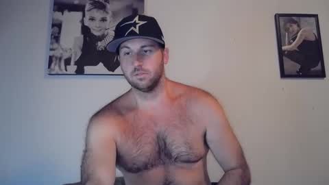 Snapshot of theetwohander chatting on September 16, 1:51 am Theetwohander online show from September 16, 1:51 am