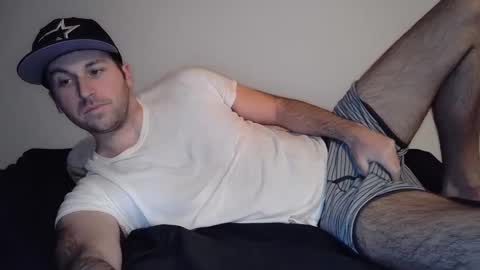 Snapshot of theetwohander chatting on March 6, 11:03 am Theetwohander online show from March 6, 11:03 am