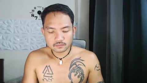 Snapshot of thefriskyasian chatting on December 16, 5:33 pm Jaycee online show from December 16, 5:33 pm