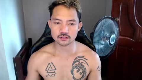 Snapshot of thefriskyasian chatting on February 24, 12:30 am Jaycee online show from February 24, 12:30 am