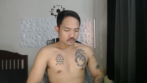 Snapshot of thefriskyasian chatting on December 25, 1:30 pm Jaycee online show from December 25, 1:30 pm