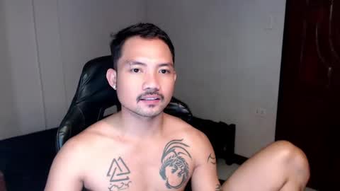 Snapshot of thefriskyasian chatting on January 7, 9:57 pm Jaycee online show from January 7, 9:57 pm