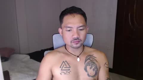 Snapshot of thefriskyasian chatting on December 2, 6:38 pm Jaycee online show from December 2, 6:38 pm
