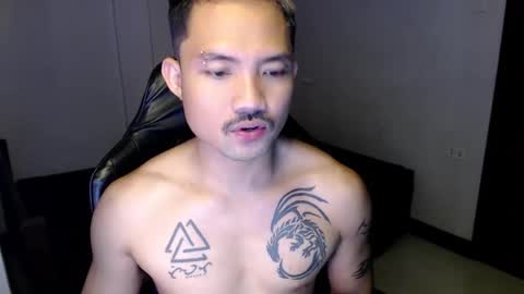 Snapshot of thefriskyasian chatting on January 13, 11:49 pm Jaycee online show from January 13, 11:49 pm
