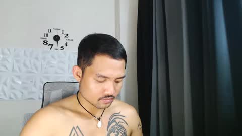 Snapshot of thefriskyasian chatting on December 17, 8:32 pm Jaycee online show from December 17, 8:32 pm