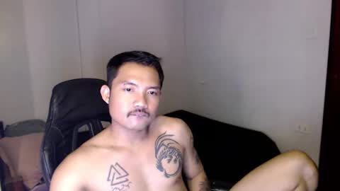 Snapshot of thefriskyasian chatting on December 26, 10:09 pm Jaycee online show from December 26, 10:09 pm