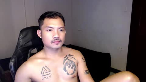 Snapshot of thefriskyasian chatting on January 3, 8:32 pm Jaycee online show from January 3, 8:32 pm
