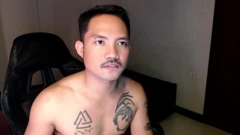Snapshot of thefriskyasian chatting on January 10, 1:41 pm Jaycee online show from January 10, 1:41 pm