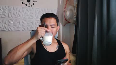 Snapshot of thefriskyasian chatting on December 7, 5:04 pm Jaycee online show from December 7, 5:04 pm