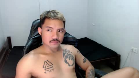 Snapshot of thefriskyasian chatting on February 13, 11:04 pm Jaycee online show from February 13, 11:04 pm