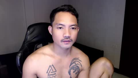Snapshot of thefriskyasian chatting on January 9, 11:02 pm Jaycee online show from January 9, 11:02 pm