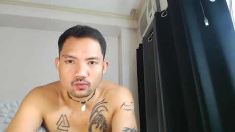 Snapshot of thefriskyasian chatting on December 10, 6:38 pm Jaycee online show from December 10, 6:38 pm