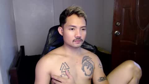 Snapshot of thefriskyasian chatting on February 28, 12:32 am Jaycee online show from February 28, 12:32 am