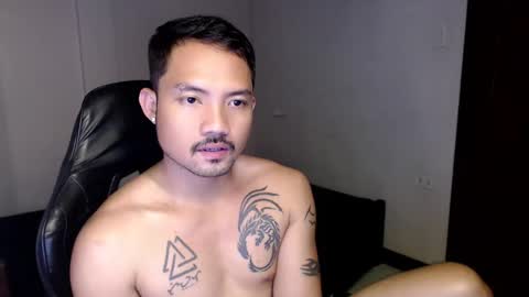 Snapshot of thefriskyasian chatting on January 8, 9:23 pm Jaycee online show from January 8, 9:23 pm