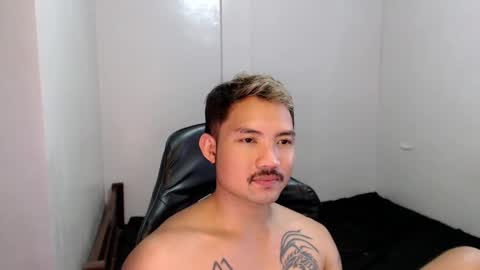 Snapshot of thefriskyasian chatting on February 14, 11:42 pm Jaycee online show from February 14, 11:42 pm