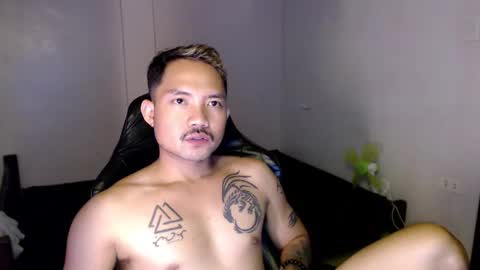 Snapshot of thefriskyasian chatting on February 4, 9:20 pm Jaycee online show from February 4, 9:20 pm